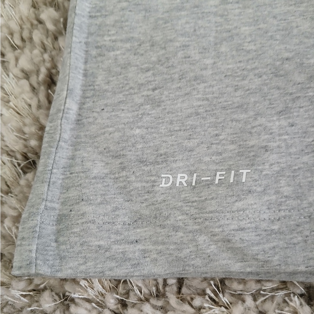 Nike Men's Light Gray Short Sleeve Tee - Picture 4 of 4